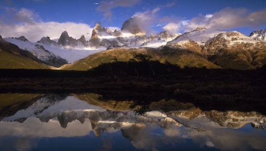 Lake Mountain Reflection Screensaver